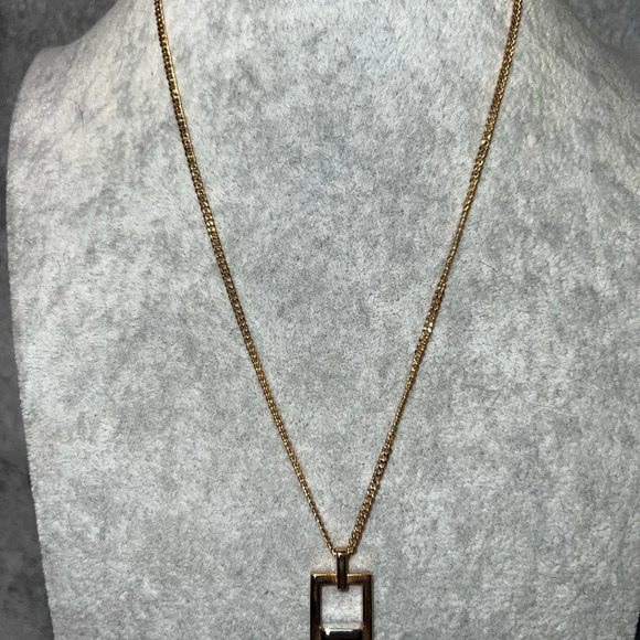 N19. VINTAGE‎ TWO TONE AMWAY SIGNED PENDANT NECKLACE. GOLD AND SILVER COLOR - Picture 2 of 6